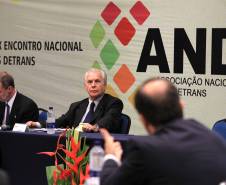 Diretor do Denatran responde questionamentos de Estados