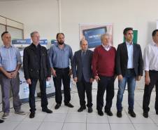 O Departamento de Trânsito do Paraná (Detran) inaugurou na tarde desta quinta-feira (25) o novo prédio da autarquia em Sarandi, no Noroeste do Estado. A unidade vai atender moradores da cidade, de Maringá e de mais oito municípios da Região. A partir de sexta-feira (26), o atendimento será feito normalmente, das 8h às 14h, e os usuários poderão optar por realizar os serviços na Ciretran da Avenida Antônio Volpato, que é paralela a BR 376, ou no Contorno Sul..Foto: Allan Marba