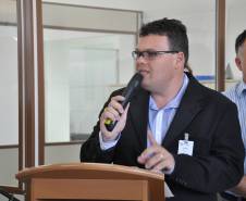 O Departamento de Trânsito do Paraná (Detran) inaugurou na tarde desta quinta-feira (25) o novo prédio da autarquia em Sarandi, no Noroeste do Estado. A unidade vai atender moradores da cidade, de Maringá e de mais oito municípios da Região. A partir de sexta-feira (26), o atendimento será feito normalmente, das 8h às 14h, e os usuários poderão optar por realizar os serviços na Ciretran da Avenida Antônio Volpato, que é paralela a BR 376, ou no Contorno Sul..Foto: Allan Marba