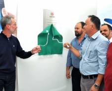 O Departamento de Trânsito do Paraná (Detran) inaugurou na tarde desta quinta-feira (25) o novo prédio da autarquia em Sarandi, no Noroeste do Estado. A unidade vai atender moradores da cidade, de Maringá e de mais oito municípios da Região. A partir de sexta-feira (26), o atendimento será feito normalmente, das 8h às 14h, e os usuários poderão optar por realizar os serviços na Ciretran da Avenida Antônio Volpato, que é paralela a BR 376, ou no Contorno Sul..Foto: Allan Marba