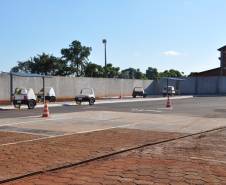O Departamento de Trânsito do Paraná (Detran) inaugurou na tarde desta quinta-feira (25) o novo prédio da autarquia em Sarandi, no Noroeste do Estado. A unidade vai atender moradores da cidade, de Maringá e de mais oito municípios da Região. A partir de sexta-feira (26), o atendimento será feito normalmente, das 8h às 14h, e os usuários poderão optar por realizar os serviços na Ciretran da Avenida Antônio Volpato, que é paralela a BR 376, ou no Contorno Sul..Foto: Allan Marba