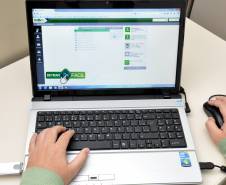 O sistema Detran Fácil, plataforma de serviços online do Departamento de Trânsito do Paraná, alcançou nesta quarta-feira (28) a marca de 3 milhões de serviços realizados pela internet, TV Digital e terminais de autoatendimento. 