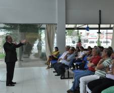 Nesta sexta-feira (18), os servidores do Detran tiveram um encontro de confraternização na sede do Tarumã, em Curitiba. Na ocasião, o reverendo Carlos Alberto Rodrigues Alves trouxe uma mensagem de renovação, bom humor, trabalho e bons relacionamentos.