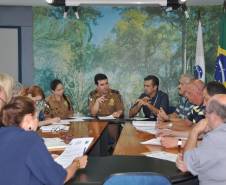 A fim de ampliar ações de educação e segurança no trânsito no Estado, o Departamento de Trânsito do Paraná (Detran) apresentou nesta sexta-feira (19), a formação de uma Rede de Ações Educativas de Trânsito. Além de firmar parcerias, a iniciativa organiza e executa uma série de atividades educacionais e comunitárias de trânsito para todo o Estado.