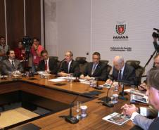 O Governo do Paraná lançou nesta segunda-feira (22) o novo site do Departamento de Trânsito do Paraná e o serviço de renovação automática da Carteira Nacional de Habilitação.