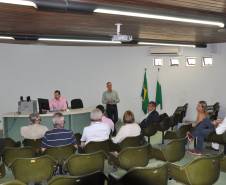 O Departamento de Trânsito do Paraná (Detran) reuniu, em Curitiba, cinco dos seis laboratórios credenciados pelo Departamento Nacional de Trânsito (Denatran) para realizar os exames toxicológicos de direção nos motoristas com habilitação nas categorias C, D e E – motoristas de caminhão, ônibus e veículos de cargas. 