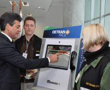 O Governo do Estado irá disponibilizar equipamentos de autoatendimento do Departamento de Trânsito do Paraná (Detran-PR) para facilitar o acesso do cidadão a uma série de documentos. 