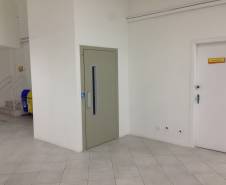 O Posto Central do Detran em Curitiba passou obras de manutenção e reparos ao longo do primeiro semestre de 2016 e está pronto para atender o público com mais conforto e acessibilidade. As adaptações foram negociadas com o proprietário do imóvel, que é alugado e fica na região Central, para evitar que a unidade fosse transferida para outro bairro.