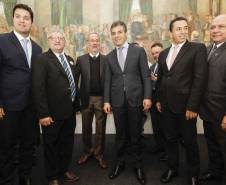 Governador Beto Richa assina convênio para obras de sinalização viária para 40 municípios, junto com o diretor geral do Detran, Marcos Traad