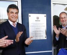 O governador Beto Richa inaugurou nesta segunda-feira, a nova unidade do Detran, em São José dos Pinhais. Na oportunidade autorizou a homologação  para execução das obras de pavimentação asfaltica nas vias urbanas. Participaram da solenidade: diretor do Detran PR, Marcos Traad, os secretários de Desenvolvimento Urbano, em exercício, João Carlos Ortega, da Infraestrutura e Logistica, José Richa Filho e o deputado Francisco Buhrer.São José dos Pinhais, 26-09-16.Foto: Arnaldo Alves / ANPr.