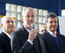 O governador Beto Richa inaugurou nesta segunda-feira, a nova unidade do Detran, em São José dos Pinhais. Na oportunidade autorizou a homologação  para execução das obras de pavimentação asfaltica nas vias urbanas. Participaram da solenidade: diretor do Detran PR, Marcos Traad, os secretários de Desenvolvimento Urbano, em exercício, João Carlos Ortega, da Infraestrutura e Logistica, José Richa Filho e o deputado Francisco Buhrer.São José dos Pinhais, 26-09-16.Foto: Arnaldo Alves / ANPr.