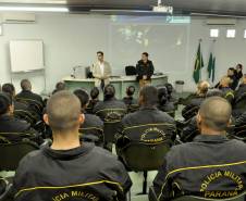 O Departamento de Trânsito do Paraná (Detran) promoveu nesta sexta-feira (7) um encontro com os futuros agentes de trânsito na sede da autarquia em Curitiba. Na ocasião, os alunos do Programa de Capacitação de Agentes de Trânsito, além de conhecerem o funcionamento do pátio de veículos apreendidos, participaram de um diálogo com representantes da autarquia.