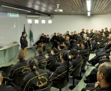 O Departamento de Trânsito do Paraná (Detran) promoveu nesta sexta-feira (7) um encontro com os futuros agentes de trânsito na sede da autarquia em Curitiba. Na ocasião, os alunos do Programa de Capacitação de Agentes de Trânsito, além de conhecerem o funcionamento do pátio de veículos apreendidos, participaram de um diálogo com representantes da autarquia.