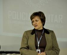O Departamento de Trânsito do Paraná (Detran) promoveu nesta sexta-feira (7) um encontro com os futuros agentes de trânsito na sede da autarquia em Curitiba. Na ocasião, os alunos do Programa de Capacitação de Agentes de Trânsito, além de conhecerem o funcionamento do pátio de veículos apreendidos, participaram de um diálogo com representantes da autarquia.