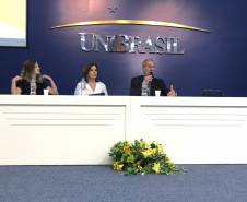 O diretor-geral do Detran Paraná, Marcos Traad, palestrou na noite desta terça-feira (18), para acadêmicos de psicologia no Centro Universitário Autônomo do Brasil – UniBrasil, em Curitiba. O encontro teve como tema “Mobilidade Urbana e Psicologia no Trânsito” e Traad falou sobre o comportamento dos motoristas e atuação dos psicólogos na formação dos condutores. 