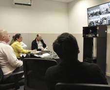 O Departamento de Trânsito do Paraná (Detran), em parceria com a Secretaria de Estado da Saúde apresentaram nesta quinta-feira (27) pelo Sistema de Videoconferência o “Projeto Vida no Trânsito” para Ciretrans nos municípios de Ponta Grossa, Francisco Beltrão, Maringá, Cascavel, Paranavaí e Jacarezinho.  