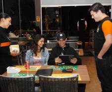 O Departamento de Trânsito do Estado preparou uma programação especial com palestras, mesa de debates, atendimento ao público no Detran Móvel e blitze educativas em bares e restaurantes. 