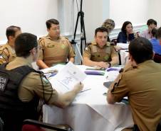 O Governo do Paraná promove ao longo desta terça-feira (29) o 1º Fórum Estadual de Segurança no Trânsito e Prevenção de Acidentes. O evento que acontece em Curitiba reúne representantes do Estado e da sociedade civil. Objetivo é apresentar o Projeto Vida no Trânsito que busca redução de acidentes e ainda aderir como parceiros novos municípios paranaenses. 