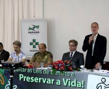O Governo do Paraná promove ao longo desta terça-feira (29) o 1º Fórum Estadual de Segurança no Trânsito e Prevenção de Acidentes. O evento que acontece em Curitiba reúne representantes do Estado e da sociedade civil. Objetivo é apresentar o Projeto Vida no Trânsito que busca redução de acidentes e ainda aderir como parceiros novos municípios paranaenses. 