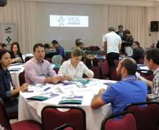 O Governo do Paraná promove ao longo desta terça-feira (29) o 1º Fórum Estadual de Segurança no Trânsito e Prevenção de Acidentes. O evento que acontece em Curitiba reúne representantes do Estado e da sociedade civil. Objetivo é apresentar o Projeto Vida no Trânsito que busca redução de acidentes e ainda aderir como parceiros novos municípios paranaenses. 