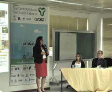 O diretor-geral do Departamento de Trânsito do Paraná (Detran), Marcos Traad, participou nesta quinta-feira (8) do Seminário Sustentabilidade Territorial Urbana, no Campus da Federação das Indústrias do Estado do Paraná (Fiep), em Curitiba. Como moderador da mesa “Mobilidade Urbana uma nova visão”, o diretor trouxe um panorama do trânsito e o perfil dos condutores paranaenses. 