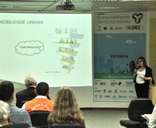 O diretor-geral do Departamento de Trânsito do Paraná (Detran), Marcos Traad, participou nesta quinta-feira (8) do Seminário Sustentabilidade Territorial Urbana, no Campus da Federação das Indústrias do Estado do Paraná (Fiep), em Curitiba. Como moderador da mesa “Mobilidade Urbana uma nova visão”, o diretor trouxe um panorama do trânsito e o perfil dos condutores paranaenses. 