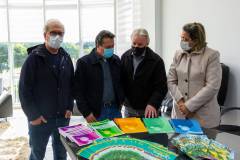 Detran entrega material educativo à Prefeitura de Cianorte