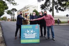 Prefeito de Curitiba visita obra de revitalização asfáltica em torno a sede do Detran-PR 