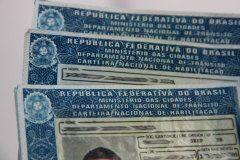 Mais de 35 mil carteiras de habilitação estão em unidades do Detran aguardando a retirada