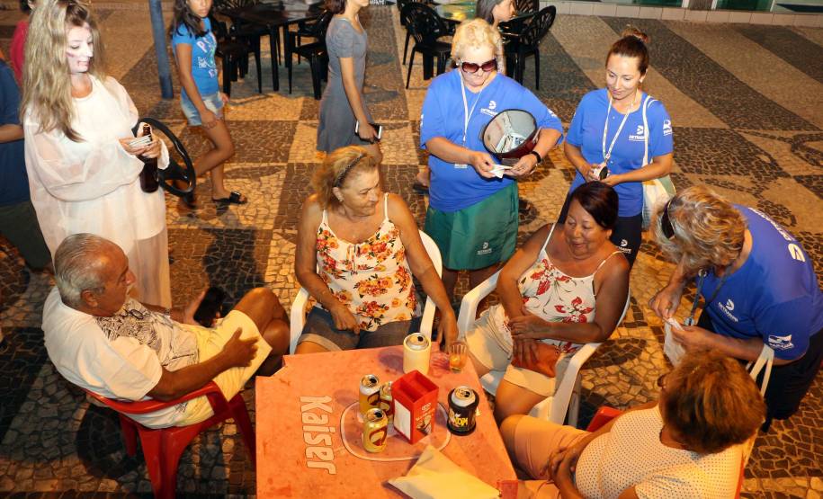 Detran aborda mais de 2 mil pessoas em bares e lanchonetes do Litoral durante a campanha Se Liga no Trânsito