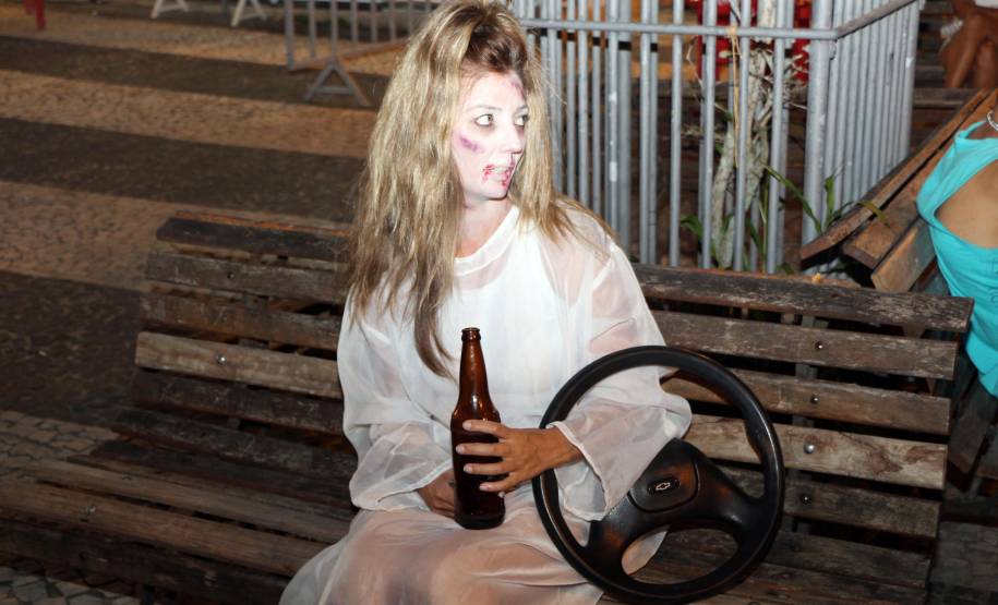 Detran aborda mais de 2 mil pessoas em bares e lanchonetes do Litoral durante a campanha Se Liga no Trânsito