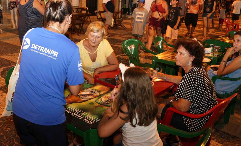 Detran aborda mais de 2 mil pessoas em bares e lanchonetes do Litoral durante a campanha Se Liga no Trânsito