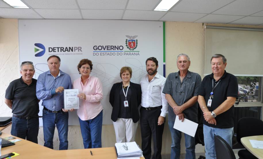 Prefeita de Colombo Beti Pavin, Coronel Paredes, diretores e coordenadores do Detran