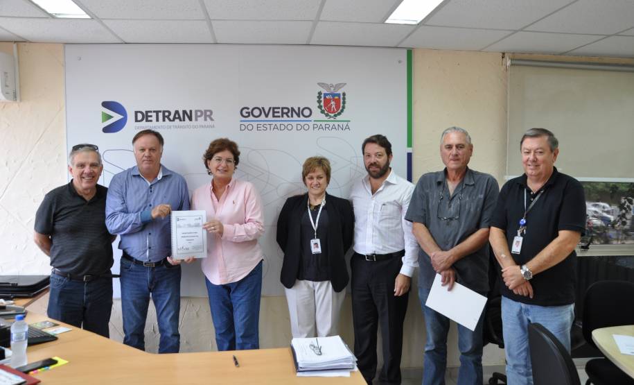 Prefeita de Colombo Beti Pavin, Coronel Paredes, diretores e coordenadores do Detran