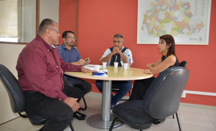 Representantes da Companhia Municipal de Trânsito e Urbanização de Londrina visitam o Detran-PR