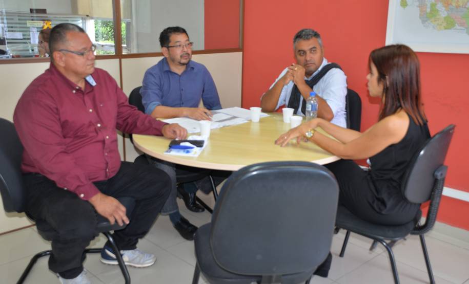 Representantes da Companhia Municipal de Trânsito e Urbanização de Londrina visitam o Detran-PR