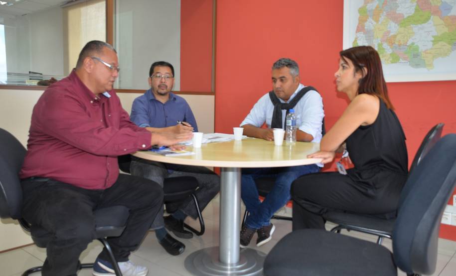 Representantes da Companhia Municipal de Trânsito e Urbanização de Londrina visitam o Detran-PR