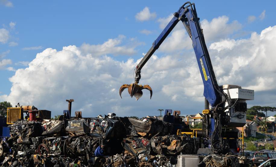 Detran-PR recicla aproximadamente 9.300 veículos