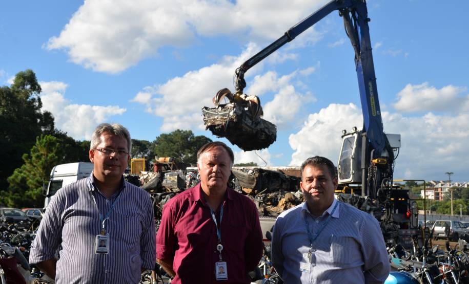 Detran-PR recicla aproximadamente 9.300 veículos