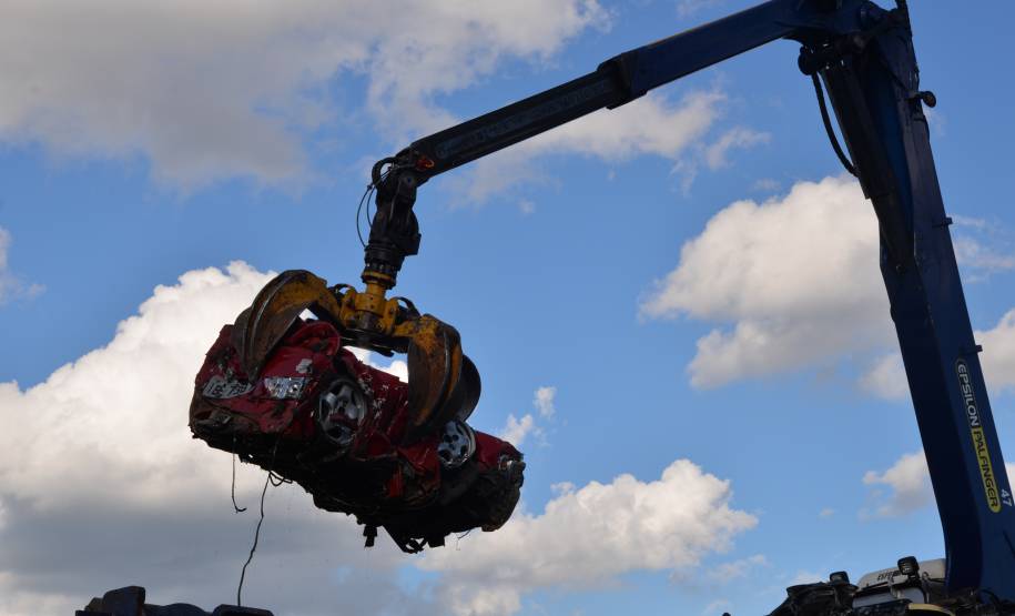 Detran-PR recicla aproximadamente 9.300 veículos