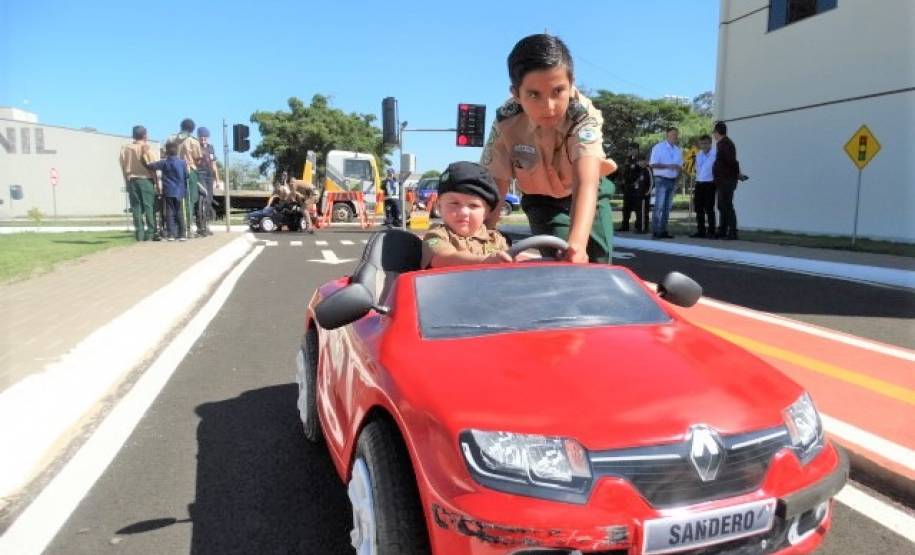 Diretoria do Detran-PR visita Escolinha de Trânsito de Arapongas