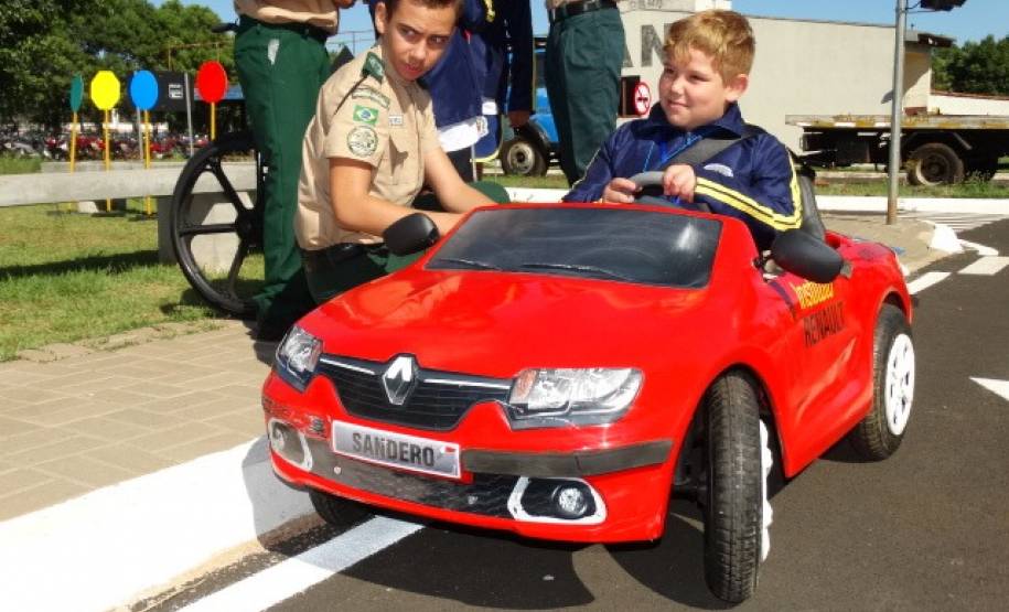 Diretoria do Detran-PR visita Escolinha de Trânsito de Arapongas
