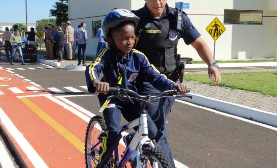 Diretoria do Detran-PR visita Escolinha de Trânsito de Arapongas