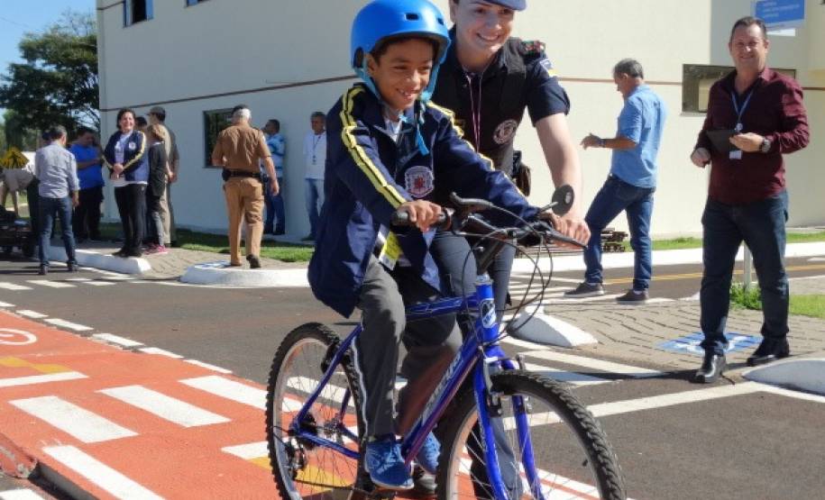 Diretoria do Detran-PR visita Escolinha de Trânsito de Arapongas