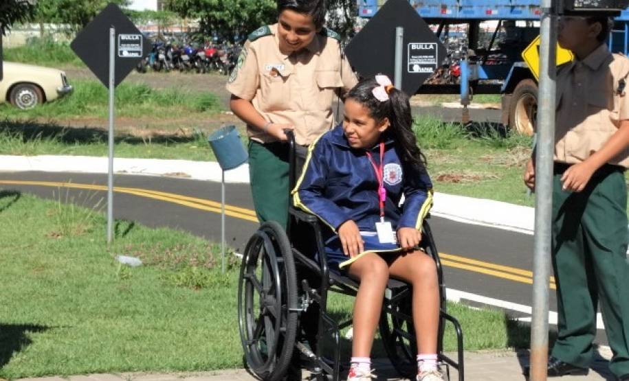 Diretoria do Detran-PR visita Escolinha de Trânsito de Arapongas