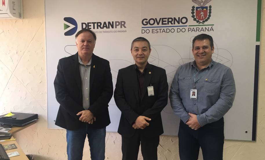 Deputado estadual Coronel LEE com o diretor-geral Cesar Kogut e o diretor administrativo financeiro, João Carneiro