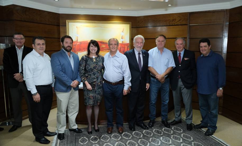 Diretoria do Detran-PR e vice-governador prestigiam concessionários de veículos