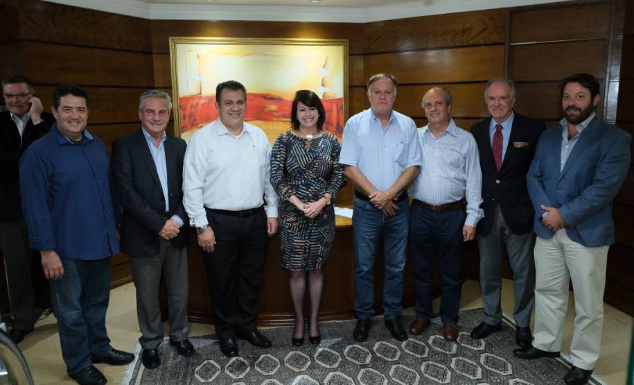 Diretoria do Detran-PR e vice-governador prestigiam concessionários de veículos