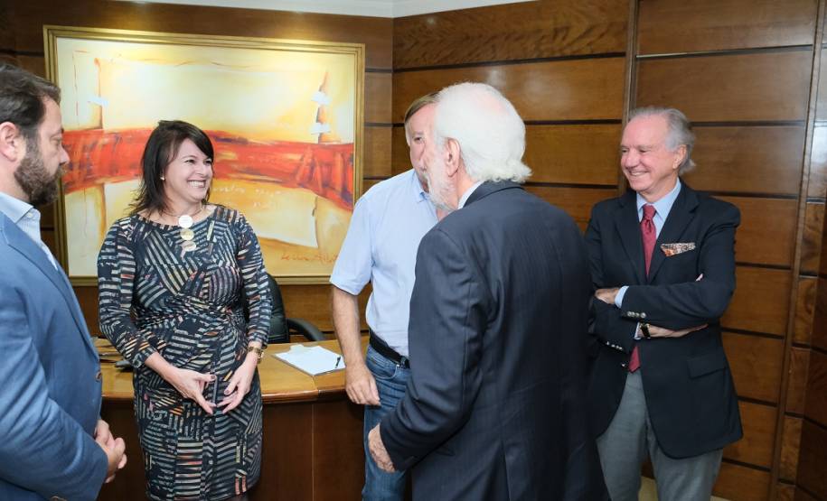 Diretoria do Detran-PR e vice-governador prestigiam concessionários de veículos