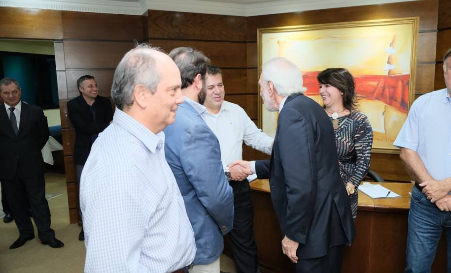 Diretoria do Detran-PR e vice-governador prestigiam concessionários de veículos
